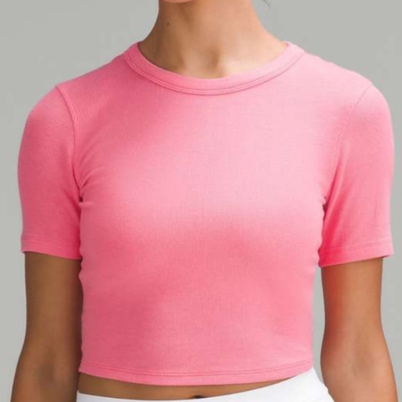 Lululemon Hold Tight Straight Hem Cropped T-Shirt in Sakura Pink- 6 - Picture 1 of 4
